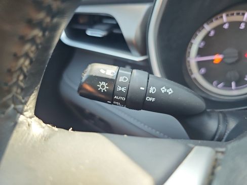 Used 2023 Toyota Highlander XLE AWD/4WD image 33