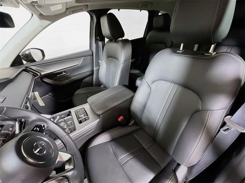 Used 2025 MAZDA CX-90 Plug-In Hybrid w/Premium Sport image 17