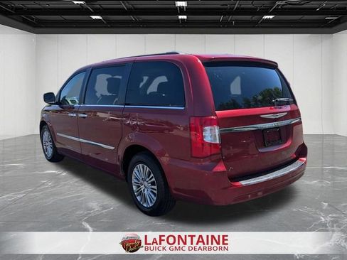 Used 2013 Chrysler Town & Country Touring-L w/ Driver Convenience Group FWD image 3