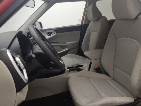 Used 2022 Kia Soul LX image 17