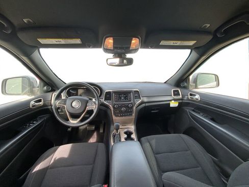 Used 2017 Jeep Grand Cherokee Laredo image 13