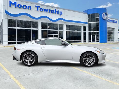 Used 2025 Nissan Z Sport w/ Floor Mat Package RWD image 7