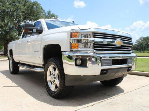 Used 2016 Chevrolet Silverado 2500 LT w/ LT Convenience Package AWD/4WD image 5