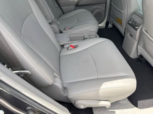 Used 2012 Toyota Highlander SE FWD image 52