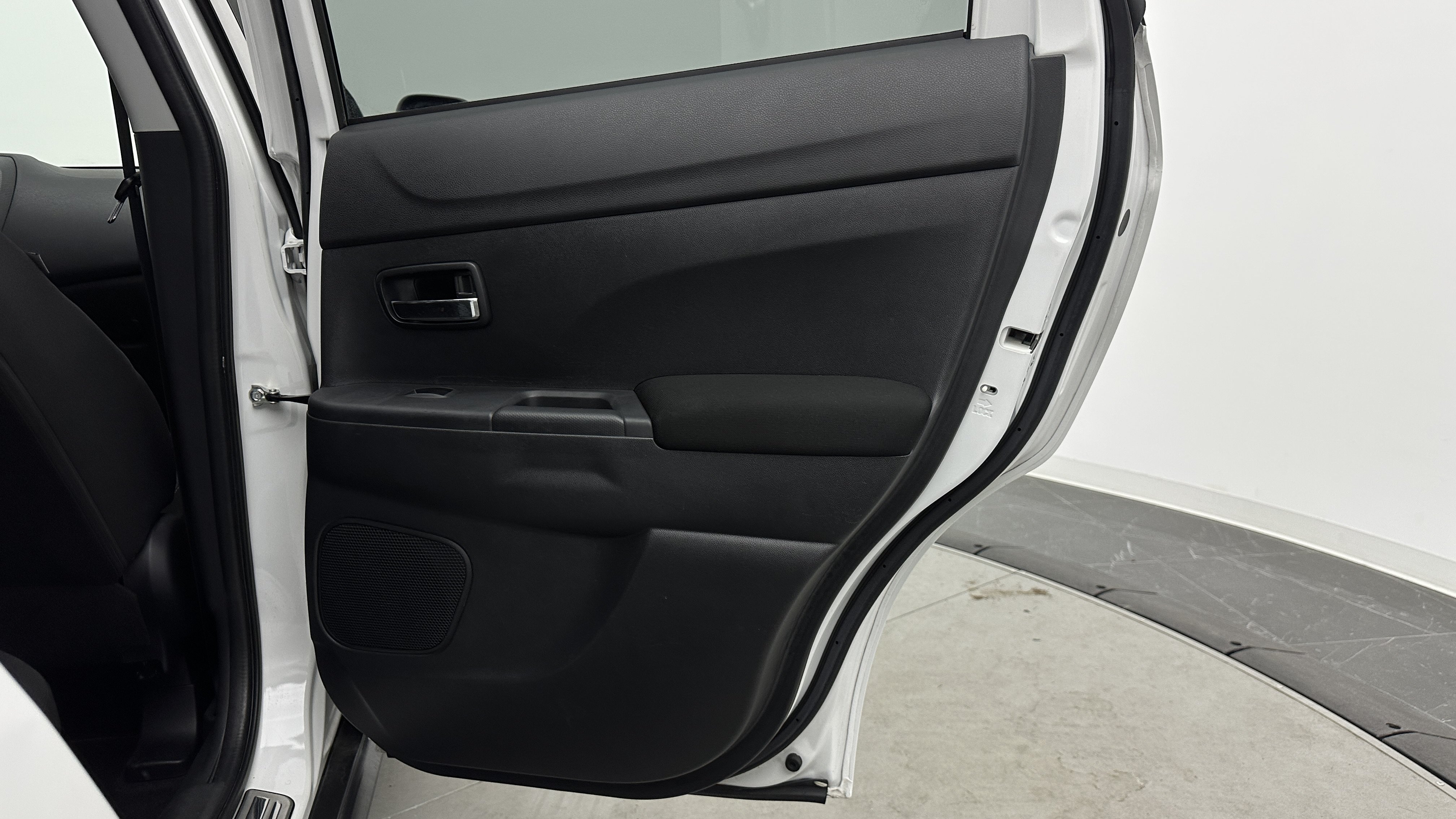 Used 2020 Mitsubishi Outlander Sport ES FWD image 25