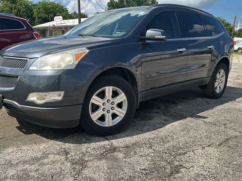 Used 2012 Chevrolet Traverse LT FWD image 3