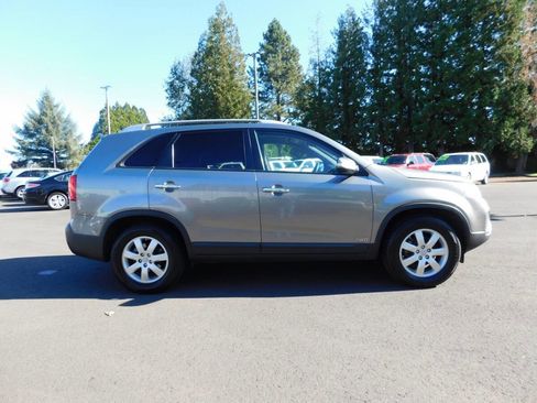 Used 2013 Kia Sorento LX image 18