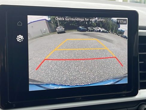 Used 2025 Hyundai Venue Limited FWD image 17