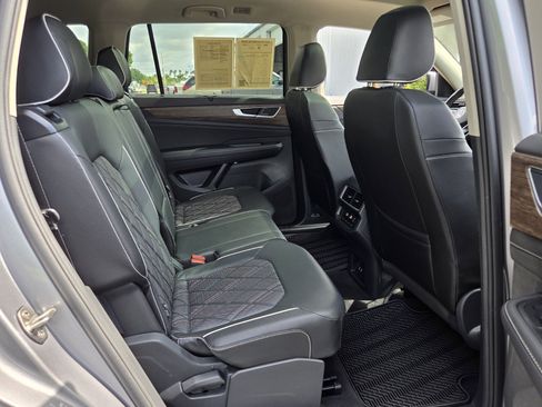 Used 2025 Volkswagen Atlas SEL Premium R-Line AWD/4WD image 17