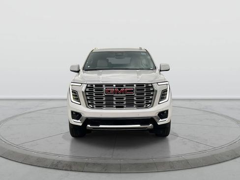 New 2026 GMC Yukon Denali w/ Denali Reserve Package AWD/4WD image 3