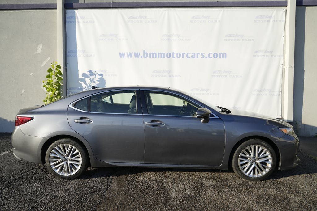 Used 2015 Lexus ES 350 w/ Ultra Luxury Package FWD image 7