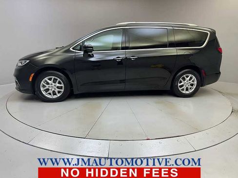 Used 2021 Chrysler Pacifica Touring-L image 2