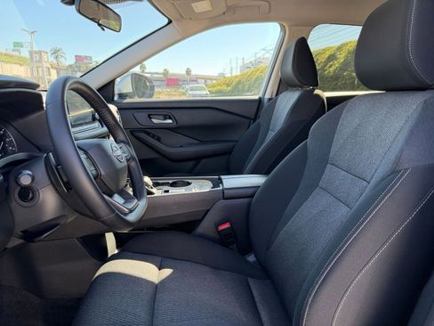 Used 2025 Nissan Rogue SV FWD image 29
