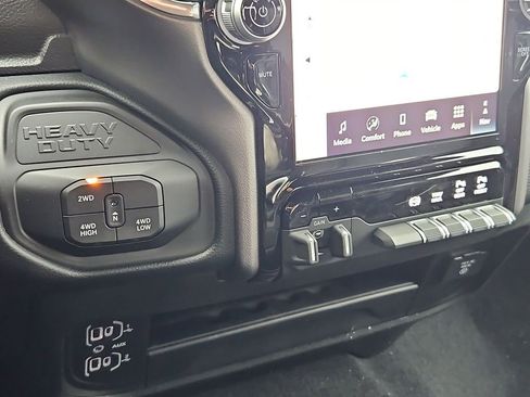 New 2026 RAM 2500 Laramie AWD/4WD image 25