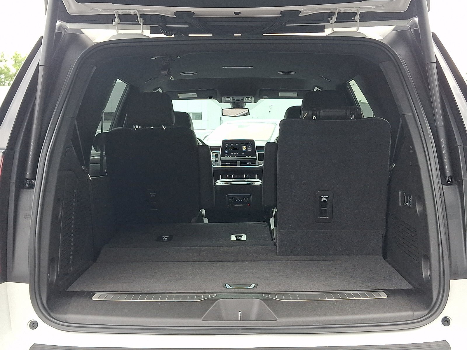 Used 2021 Chevrolet Tahoe Premier AWD/4WD image 28