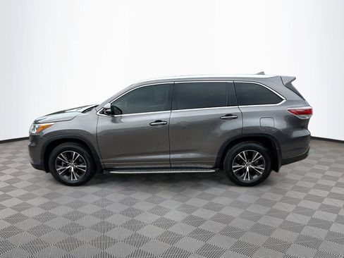 Used 2016 Toyota Highlander XLE FWD image 9