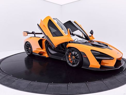 Used 2019 McLaren Senna RWD image 25