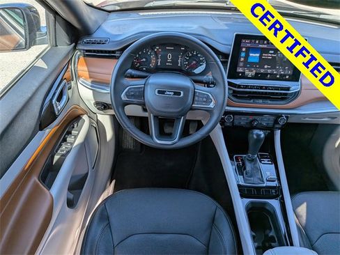 Used 2023 Jeep Compass Limited image 15