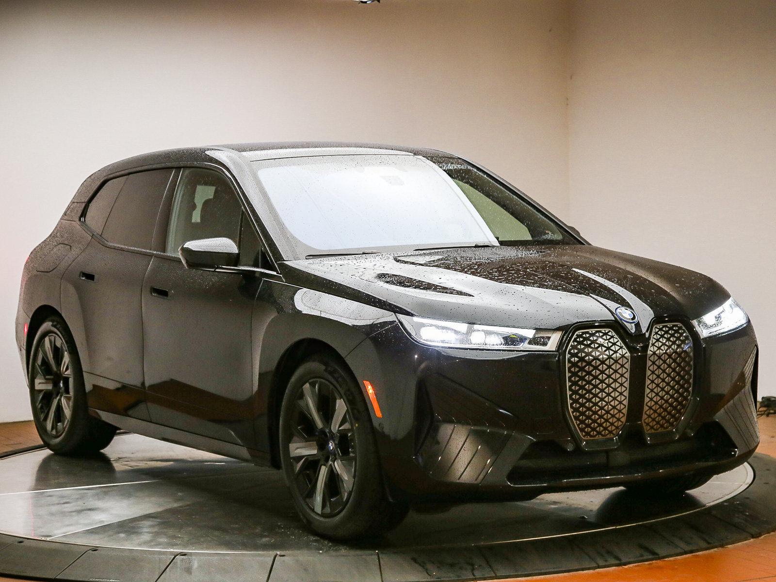 Certified 2023 BMW iX xDrive50 w/ Premium Package AWD/4WD image 3