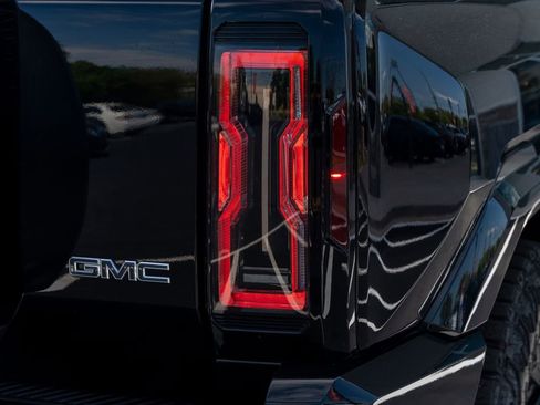 Used 2024 GMC Hummer EV 2X w/ Extreme Off-Road Package AWD/4WD image 13