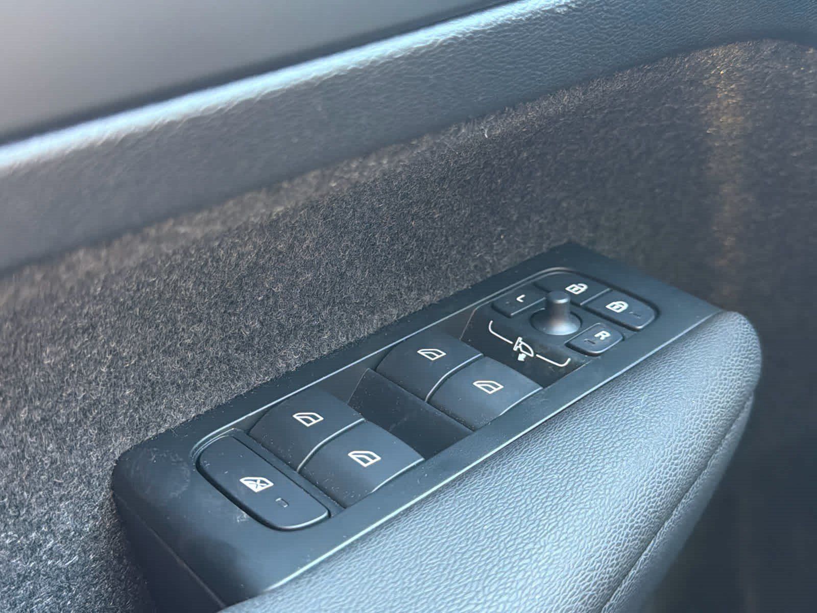 Certified 2026 Volvo XC40 B5 Plus AWD/4WD image 26