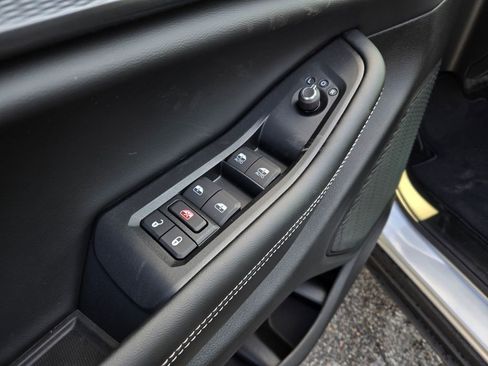 New 2025 Jeep Grand Cherokee Altitude image 12