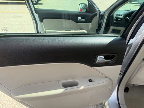 Used 2009 Ford Fusion S FWD image 12