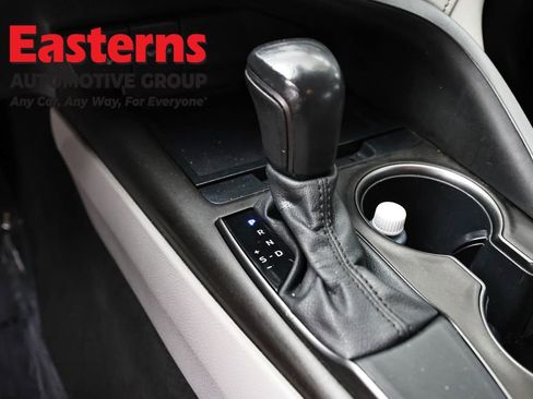 Used 2021 Toyota Camry SE FWD image 13