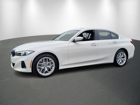 New 2025 BMW 330i xDrive Sedan w/ Convenience Package image 3