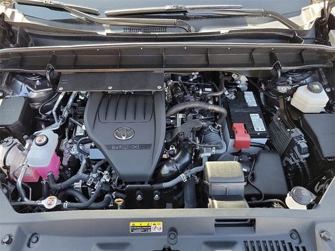 Used 2024 Toyota Highlander XLE AWD/4WD image 32