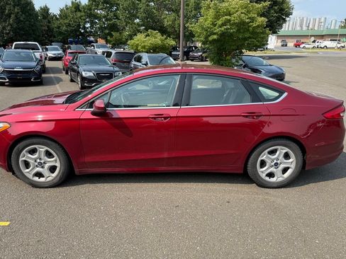 Used 2018 Ford Fusion SE FWD image 3