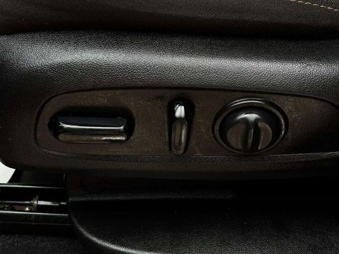 Used 2019 Chevrolet Equinox LT w/ Driver Convenience Package image 24