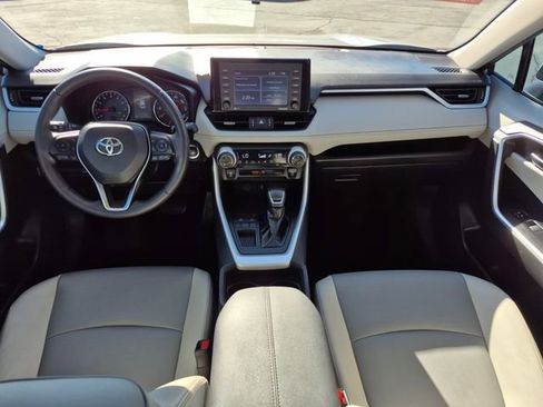 Used 2021 Toyota RAV4 XLE Premium image 18
