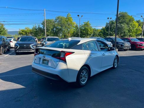 Used 2022 Toyota Prius LE FWD image 5