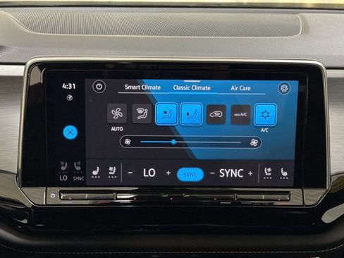 Certified 2024 Volkswagen Atlas Cross Sport SE AWD/4WD image 33