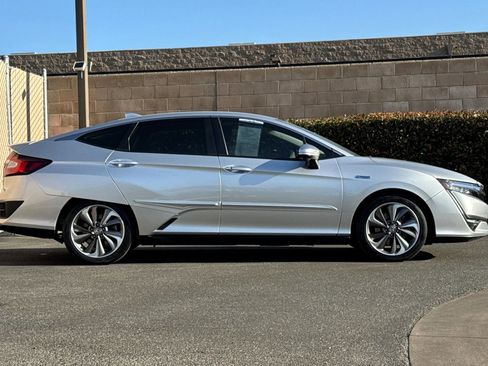 Used 2018 Honda Clarity Touring image 3