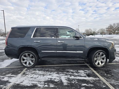 Used 2019 Cadillac Escalade Premium Luxury image 22
