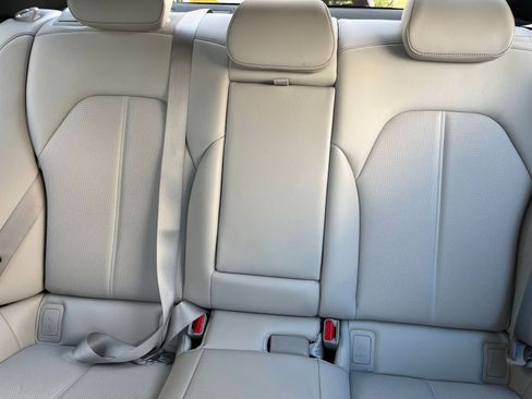 Used 2025 Genesis G70 2.5T image 38