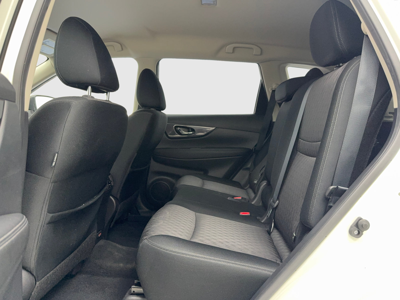 Used 2019 Nissan Rogue SV AWD/4WD image 35