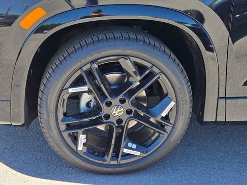 New 2026 Volkswagen Tiguan SE R-Line FWD image 10