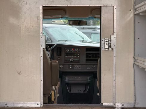 Used 2016 Chevrolet Express 3500 RWD image 31