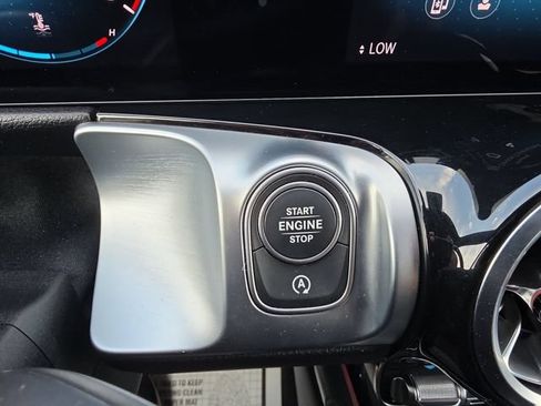 Used 2023 Mercedes-Benz GLB 250 4MATIC image 30