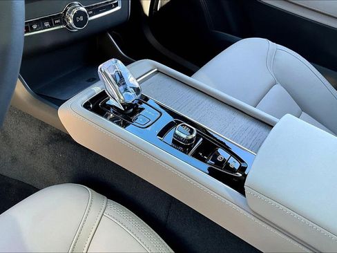 New 2026 Volvo XC90 B5 Core AWD/4WD image 32