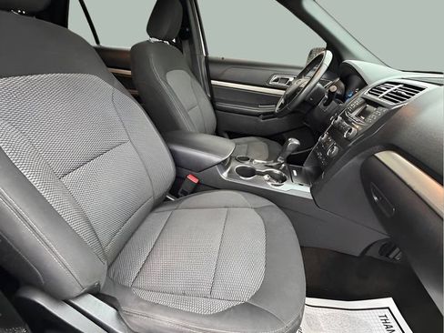 Certified 2018 Ford Explorer XLT image 17