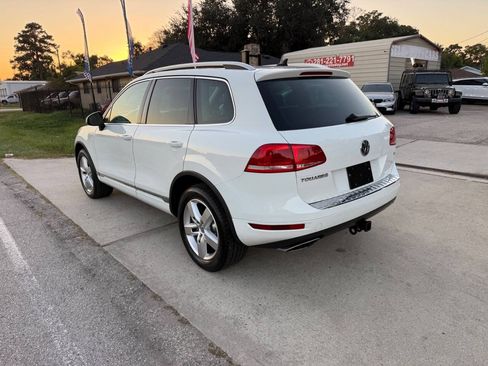 Used 2013 Volkswagen Touareg TDI AWD/4WD image 10