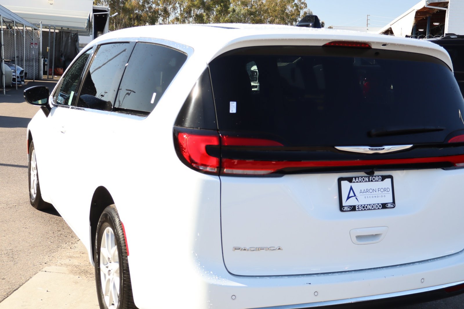 Used 2026 Chrysler Pacifica Select FWD image 16