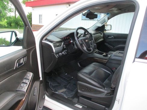 Used 2017 Chevrolet Tahoe LT w/ Luxury Package AWD/4WD image 15