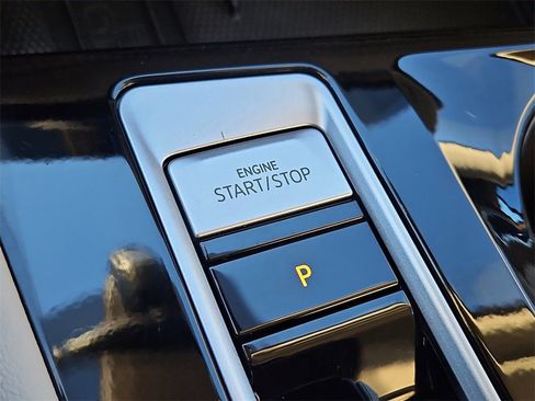 Certified 2025 Volkswagen Atlas SE image 25