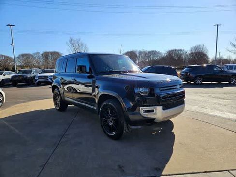 Used 2025 Land Rover Defender 110 S image 3