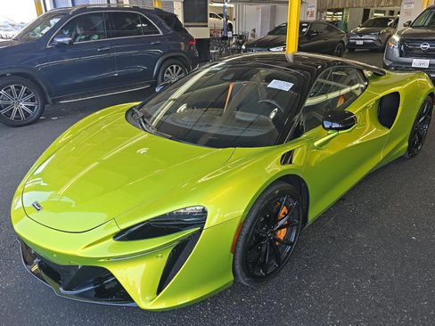 Used 2023 McLaren Artura RWD image 1